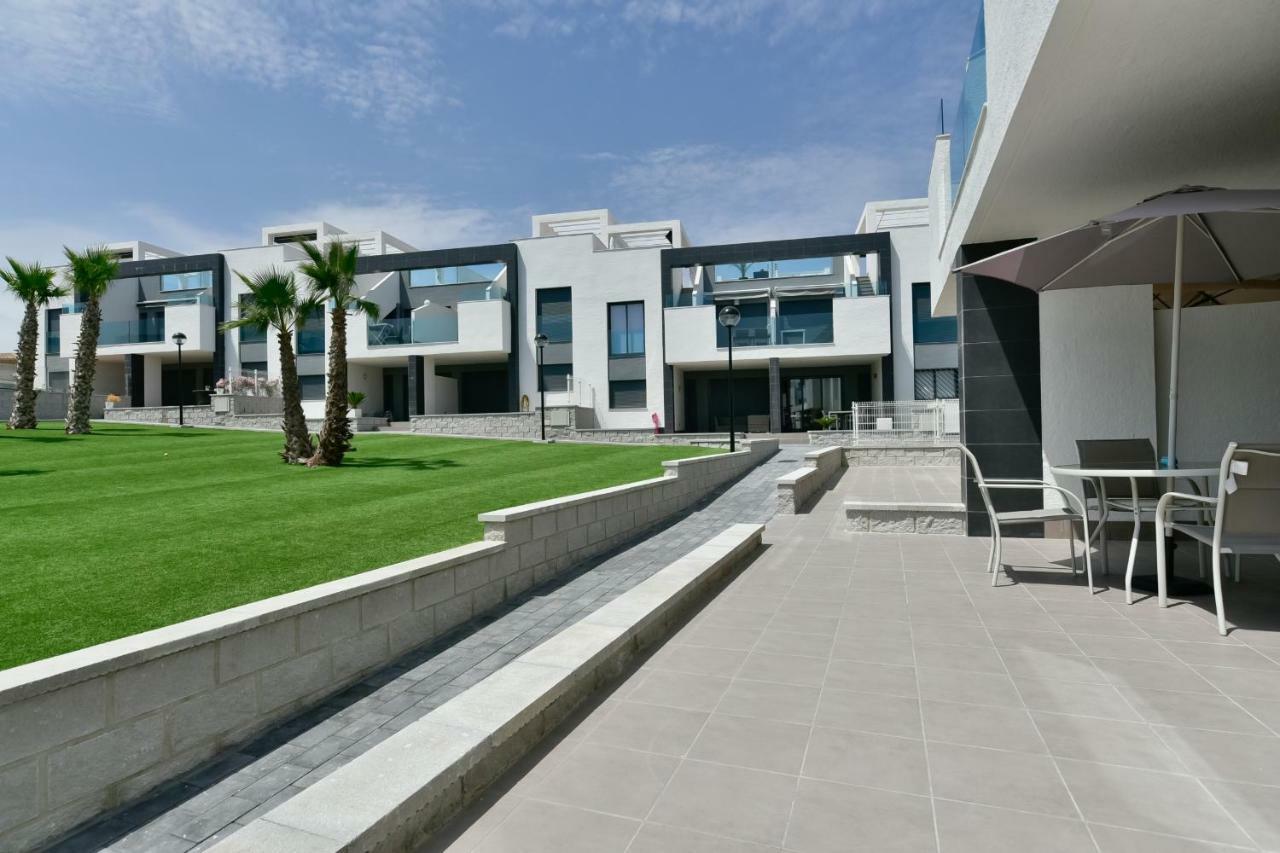 Oasis Beach IX Торевьиа Экстерьер фото