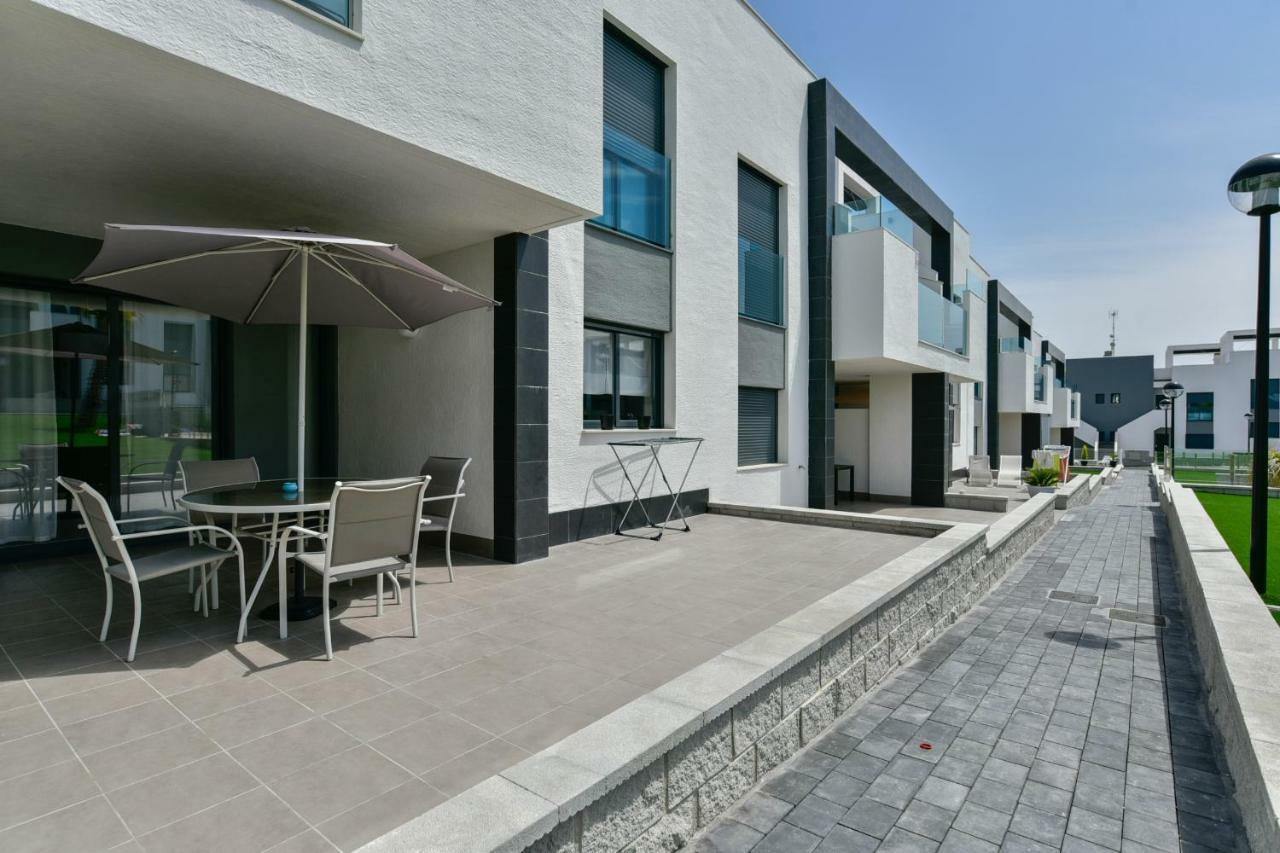 Oasis Beach IX Торевьиа Экстерьер фото