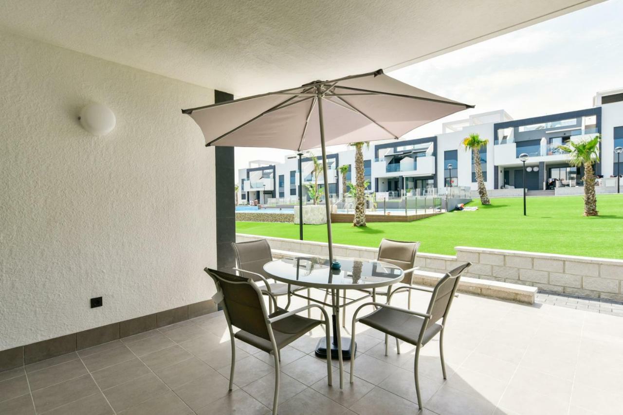 Oasis Beach IX Торевьиа Экстерьер фото